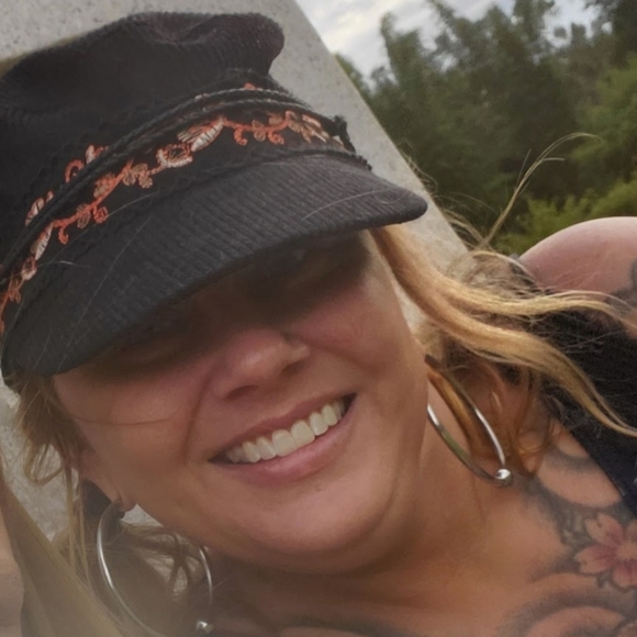 Meet your Posher, Brooke - Picture 1 of 1